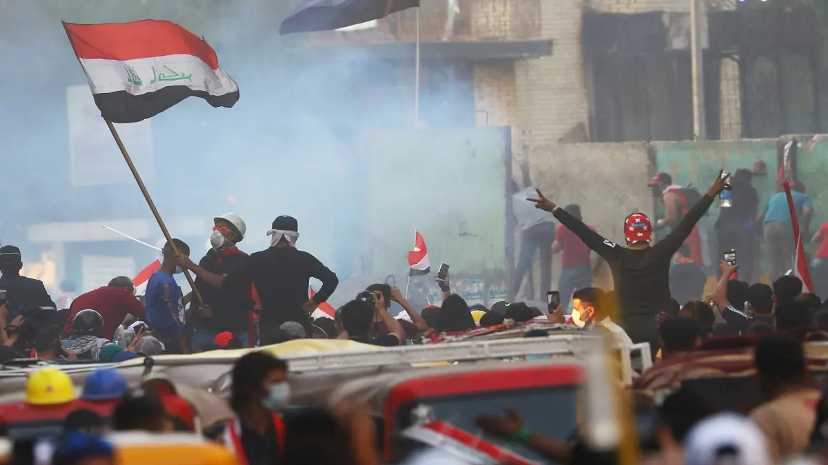 تفجير دراجة نارية في ساحة التظاهر بمحافظة ذي قار العراقية (فيديو)
