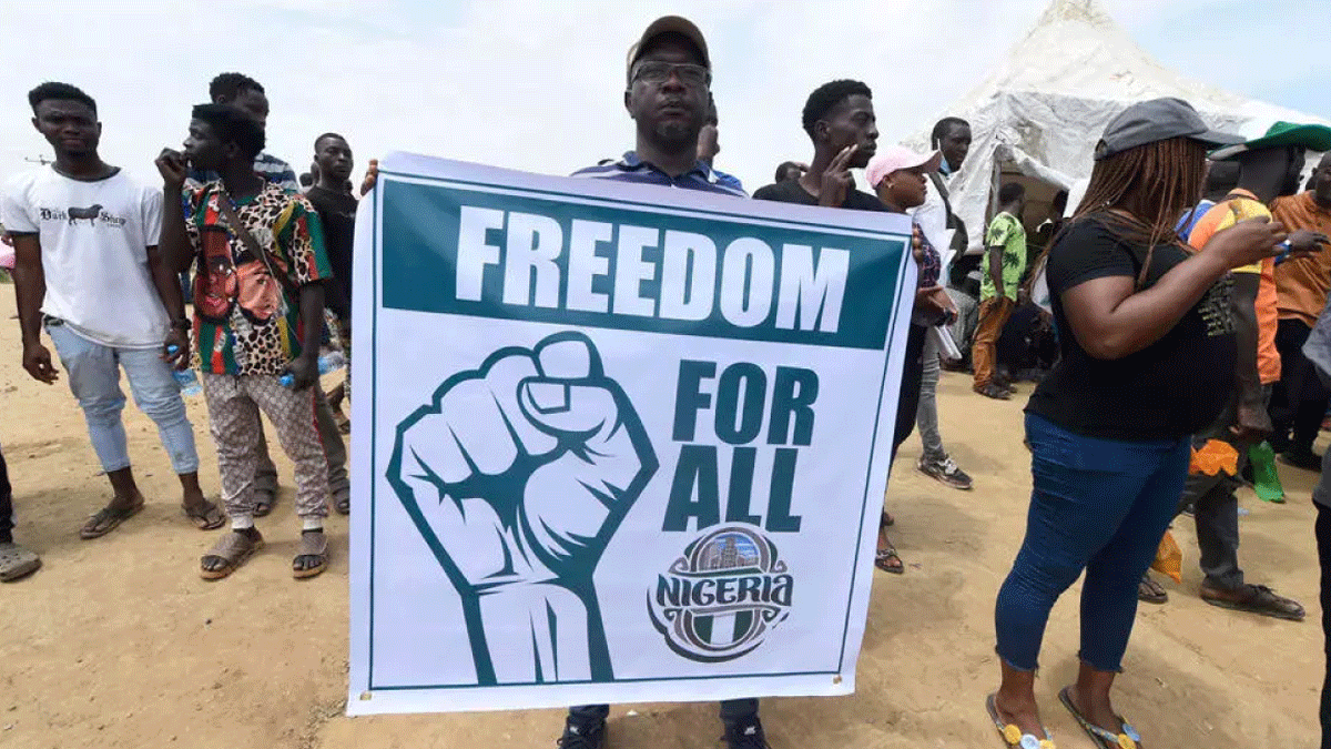 نيجيريا.. مظاهرات معارضة وأعمال عنف وحظر للتجول في لاغوس