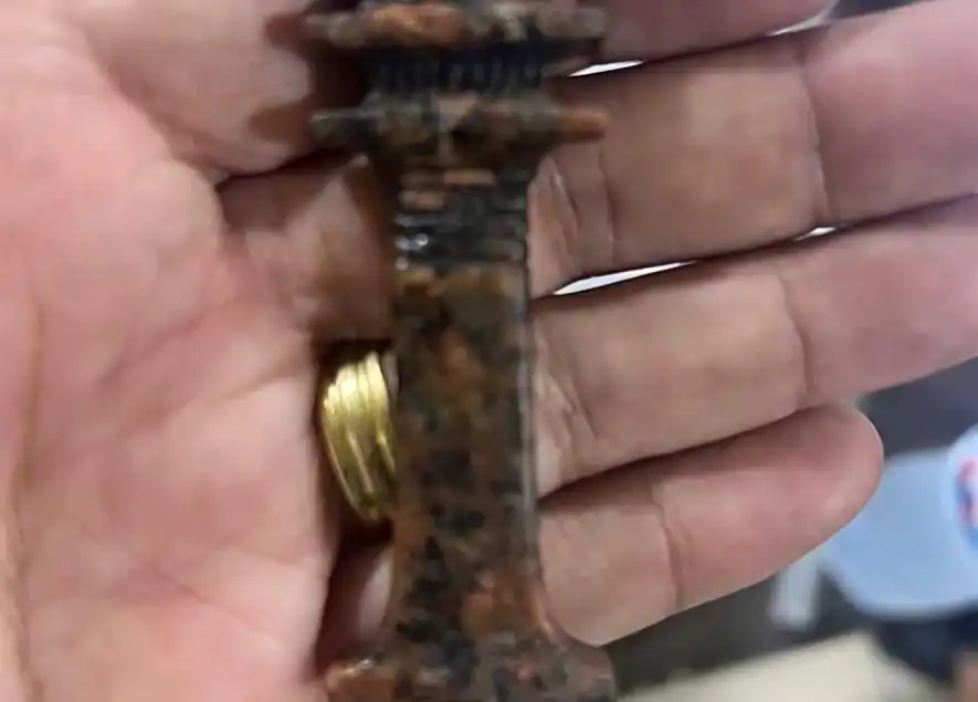 بعض من القطع المهربة