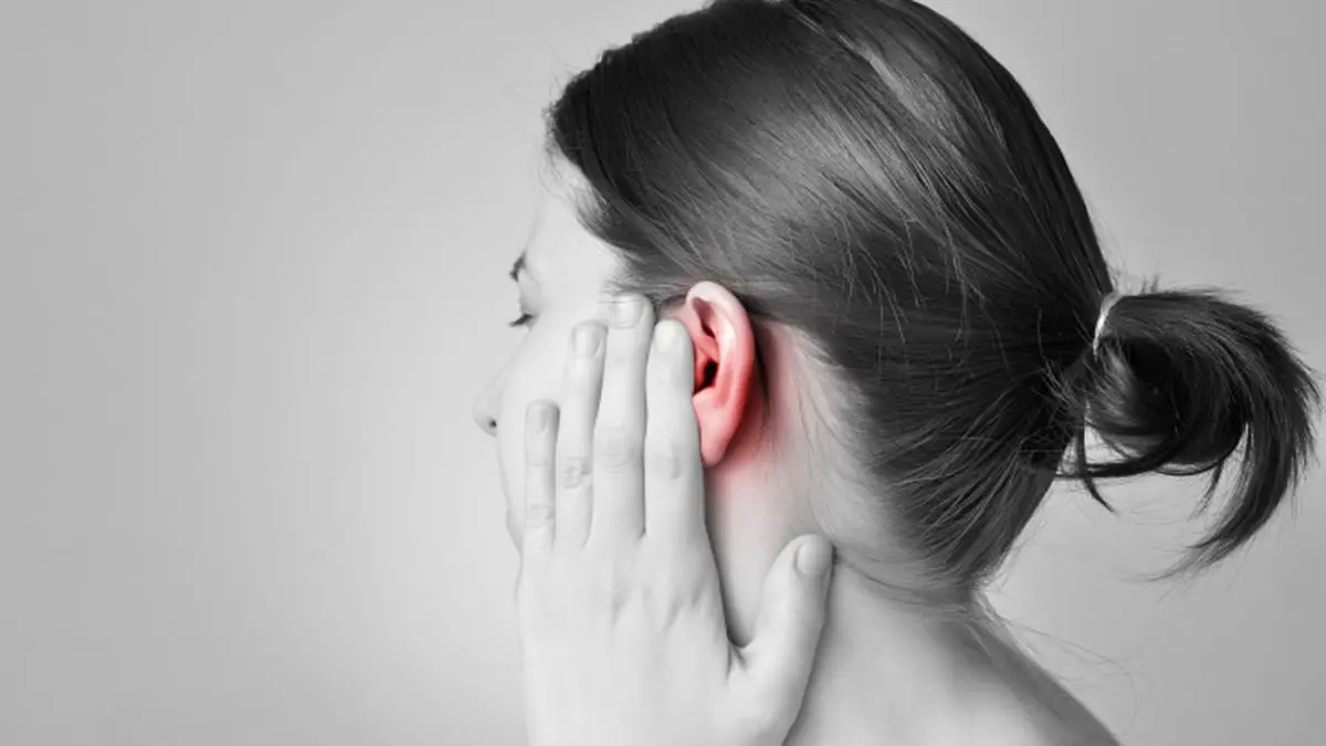 8 طرق للتخلص من الماء المحتبس داخل الأذنين