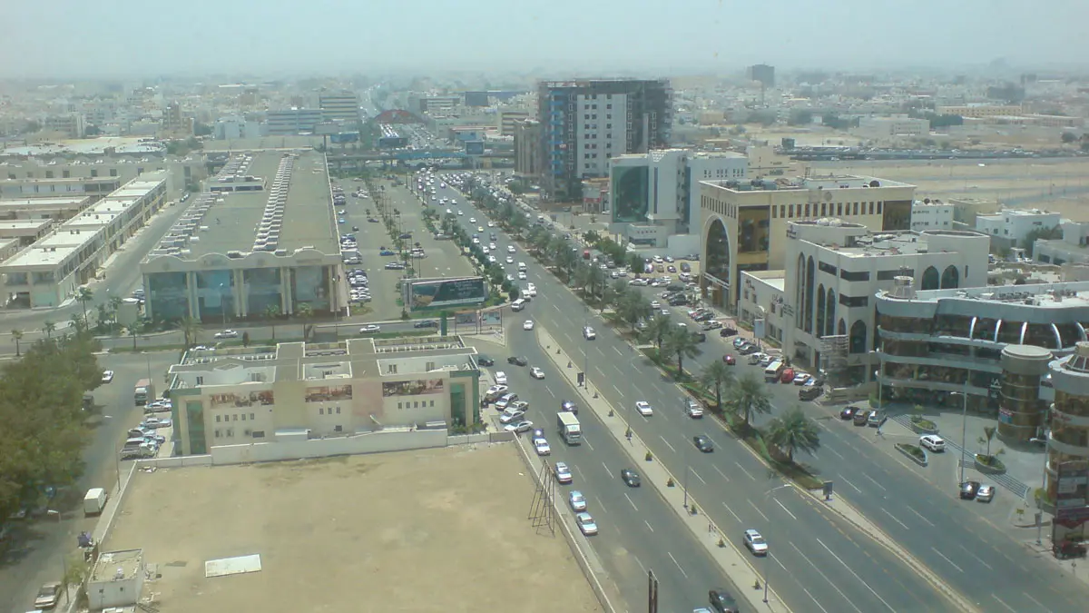 وافد مخالف في السعودية ينجو بأعجوبة من حادث دهس (فيديو)