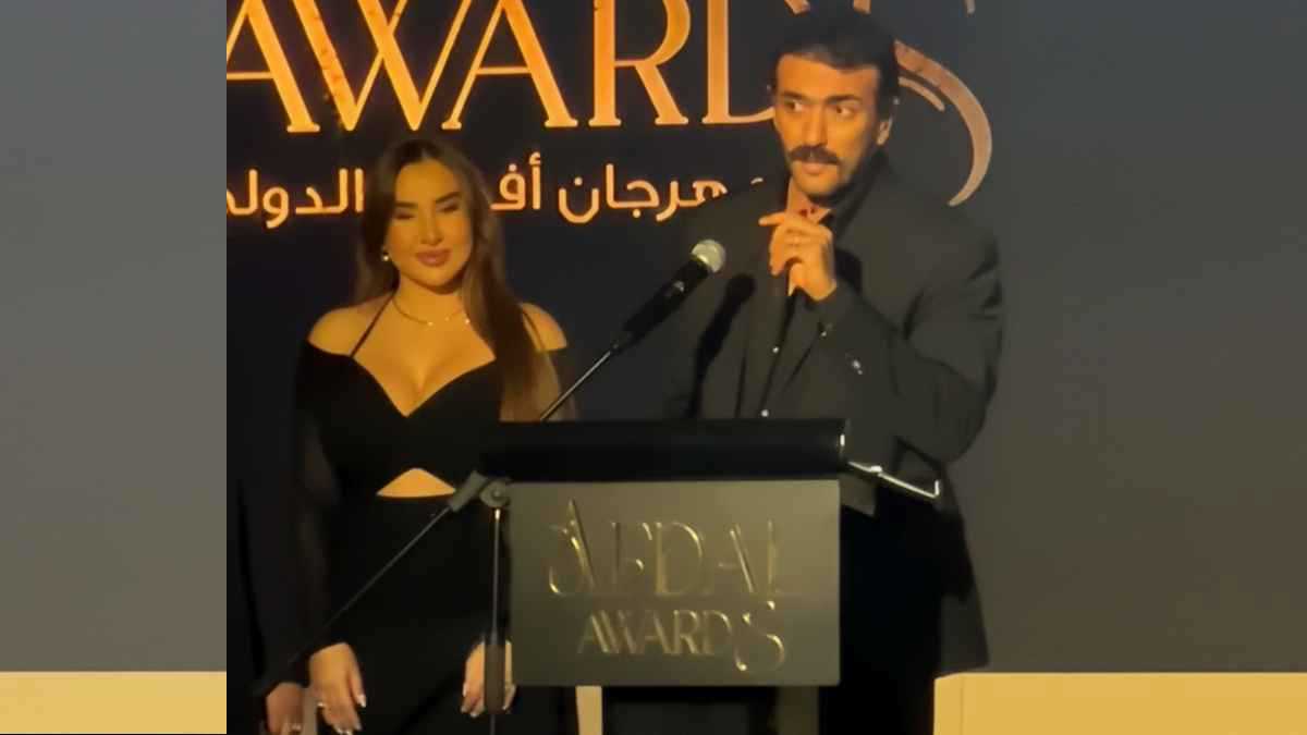 بجائزة ”الأفضل”.. تكريم أحمد العوضي في لبنان (فيديو) | إرم نيوز