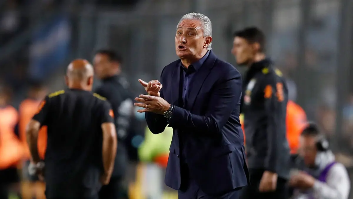 مدرب البرازيل ينتقد الحكام بعد التعادل مع الأرجنتين في تصفيات كأس العالم
