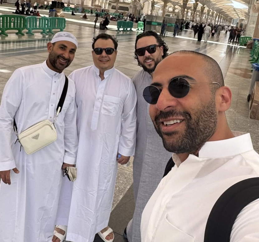 أحمد سعد برفقة أصدقاءه 