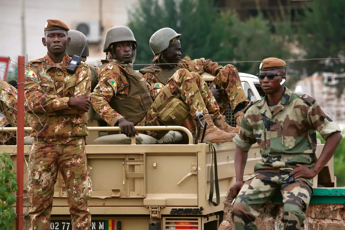 الاتحاد الأوروبي يجمد عمل بعثته لتدريب القوات العسكرية في مالي
