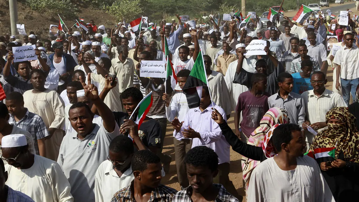 كيف علّقت الحكومة السودانية على المظاهرات المشتعلة في البلاد؟ 