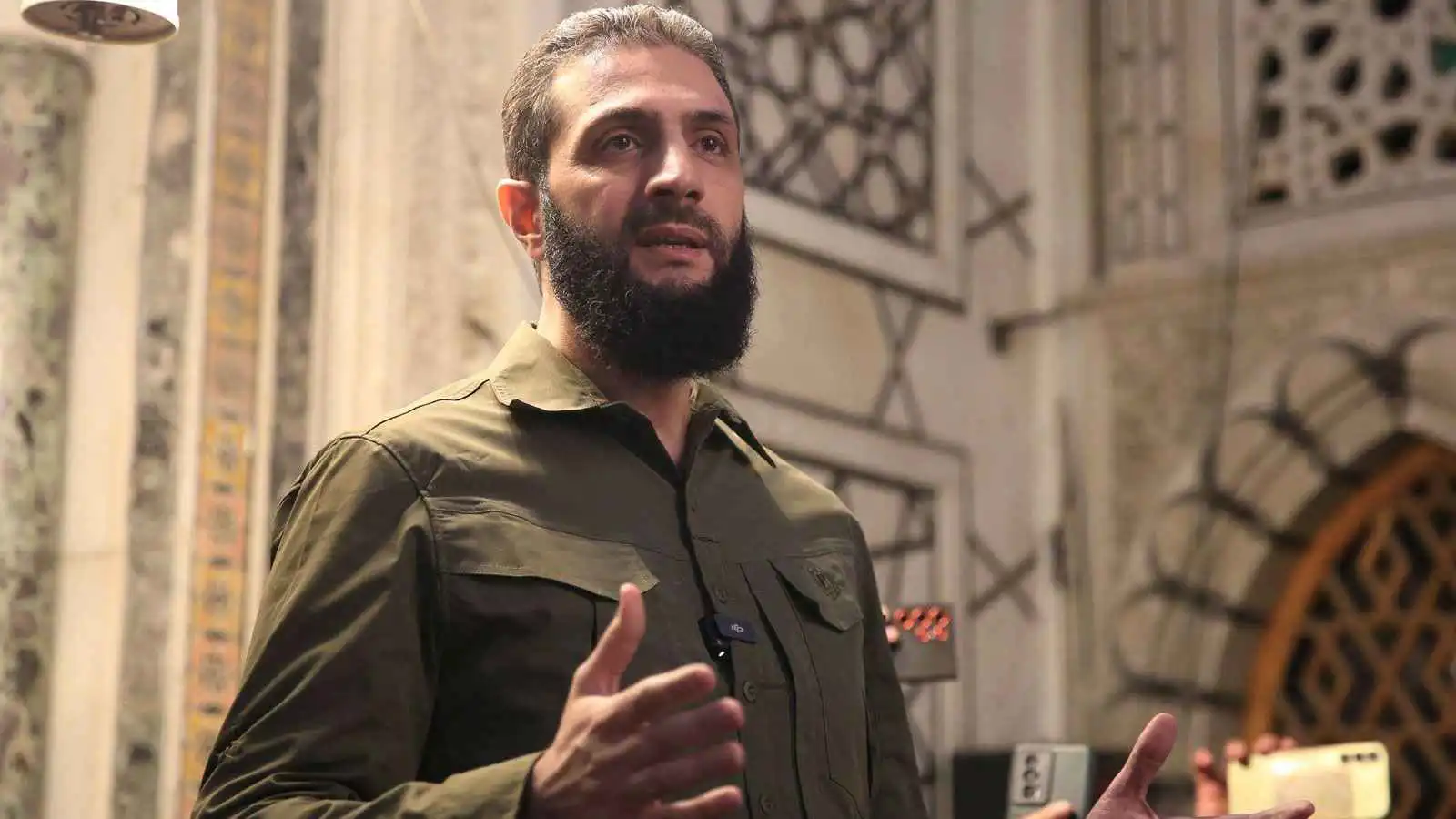 "ناشيونال إنترست": الإدارة السورية الجديدة تقود البلاد بـ"قوة وهشاشة معاً"