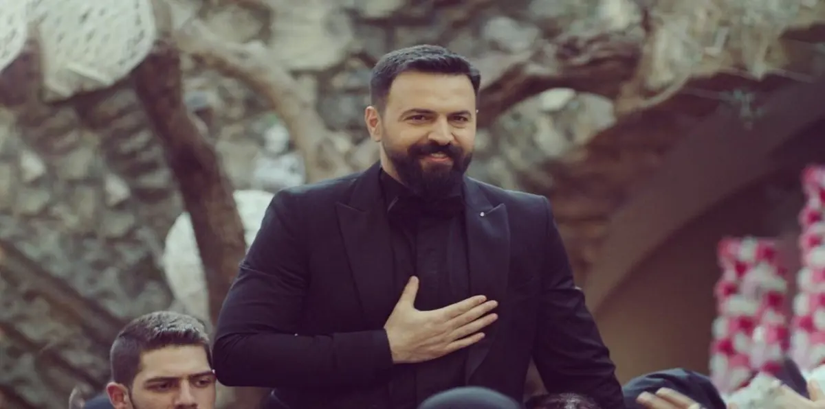 بالصور.. ولي عهد دبي يكرم نجل الفنان تيم حسن