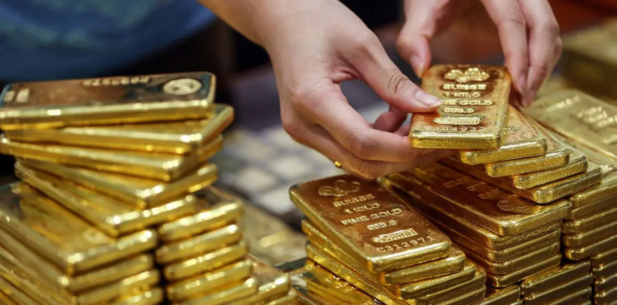 الذهب ينخفض مع تحول المستثمرين إلى أصول ملاذ آمن أخرى‎