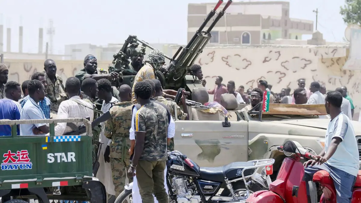"الدعم السريع" تعلن السيطرة على معسكرات للجيش السوداني وأسر مئات من أفراده  