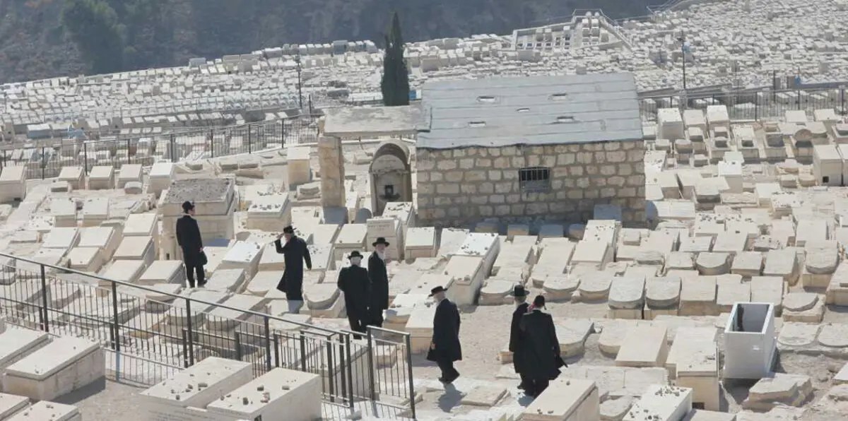 اعتداء إسرائيلي على "مقبرة الشهداء" في القدس يثير غضبًا فلسطينيًا