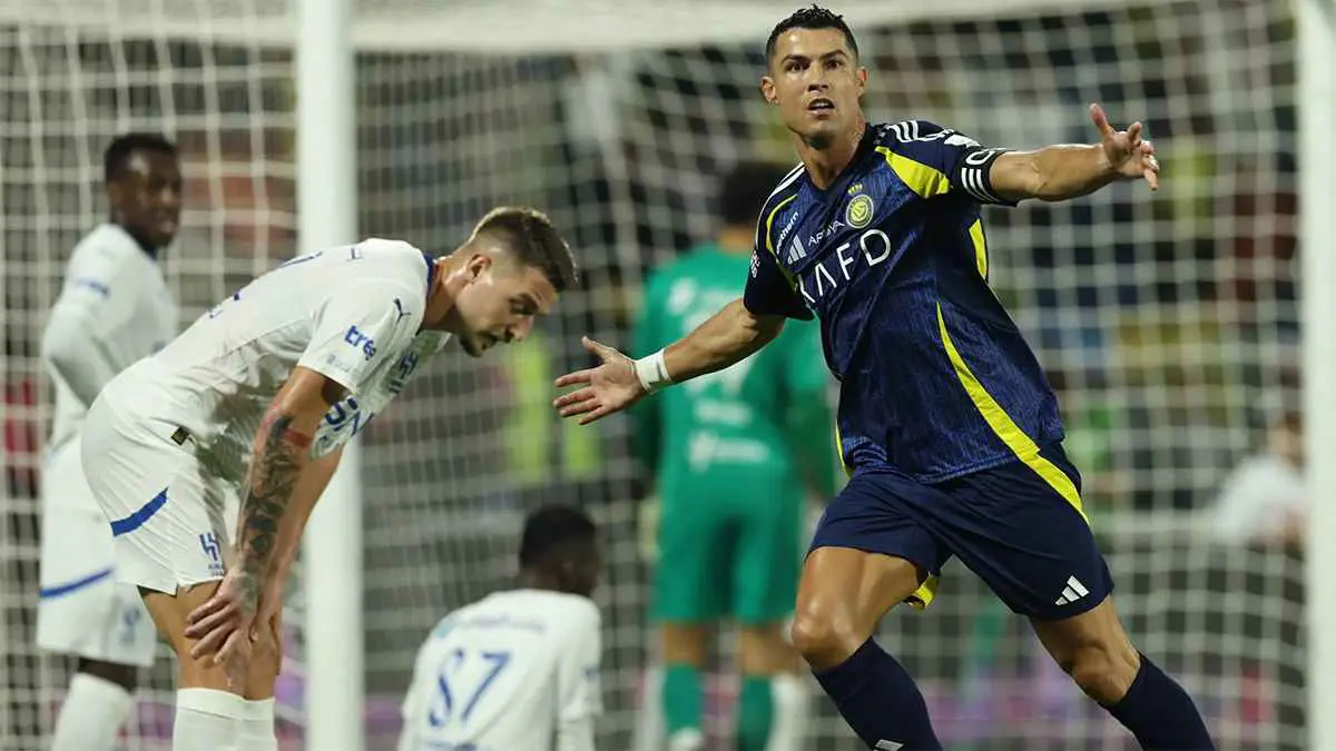 ضحاياها كثيرون.. رونالدو يصيب النصر بلعنة "لمس الكأس" أمام الهلال (صور)