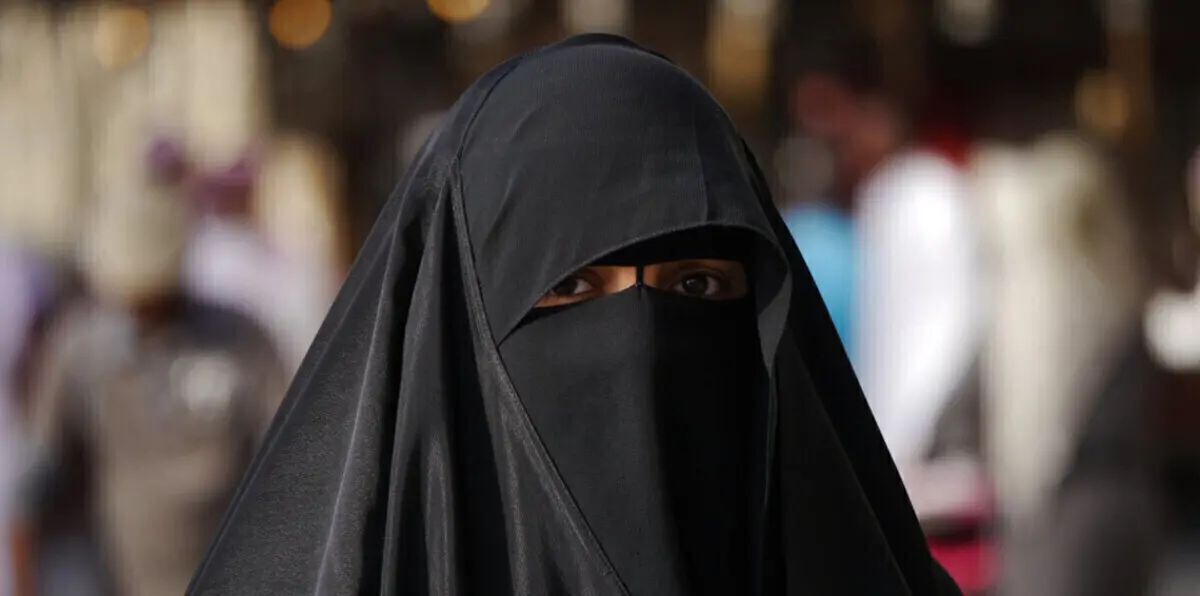 النمسا تبدأ حظر النقاب.. كيف يرى المسلمون القرار؟