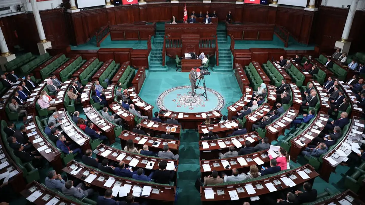  تونس.. انتقادات نواب تهدد العلاقة بين البرلمان والحكومة 