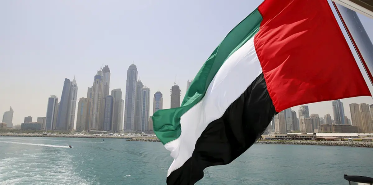 الإمارات تعتزم إصدار قوانين للضرائب والعمل بها خلال أشهر