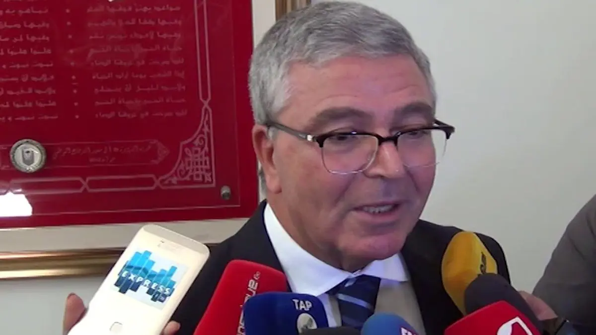 وزير الدفاع التونسي يستقيل ويودع ملف ترشحه للرئاسيات