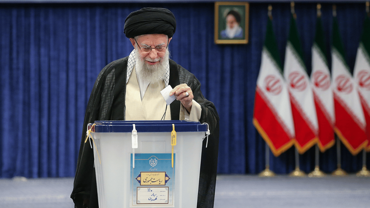 لمن صوت خامنئي في انتخابات الرئاسة الإيرانية؟