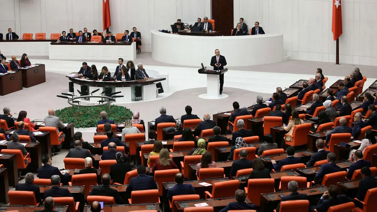 يُخضع الموظفين الجدد وأقاربهم للتحقيق.. البرلمان التركي يمرر قانونا مثيرا للجدل