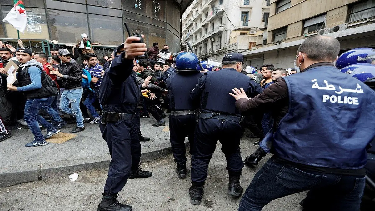 الجزائر تكشف عن اعتقال "أجانب ومتشددين" في شبكات منظمة لاختراق الحراك الشعبي