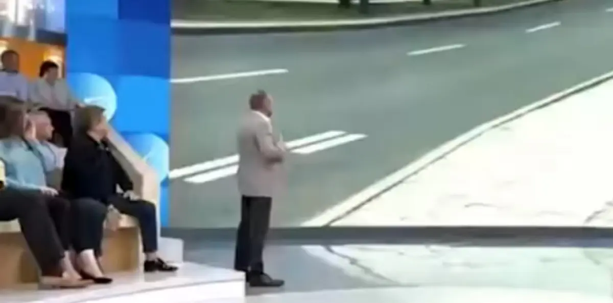 بالفيديو.. الاعتداء على مراسل روسي أثناء البث المباشر