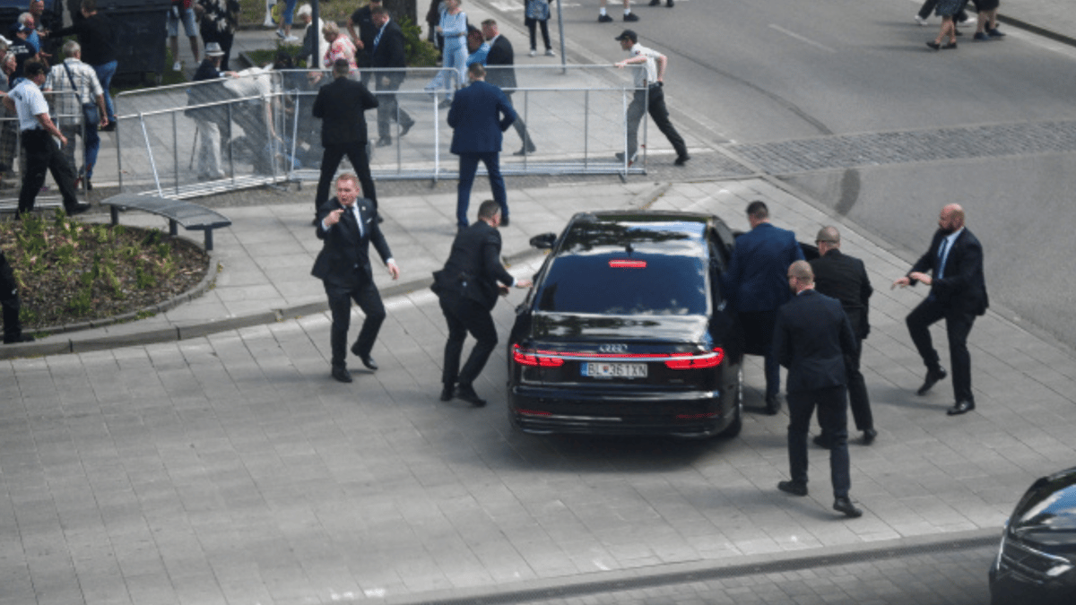 محاكمة المتهم بمحاولة اغتيال رئيس وزراء سلوفاكيا غدا السبت
