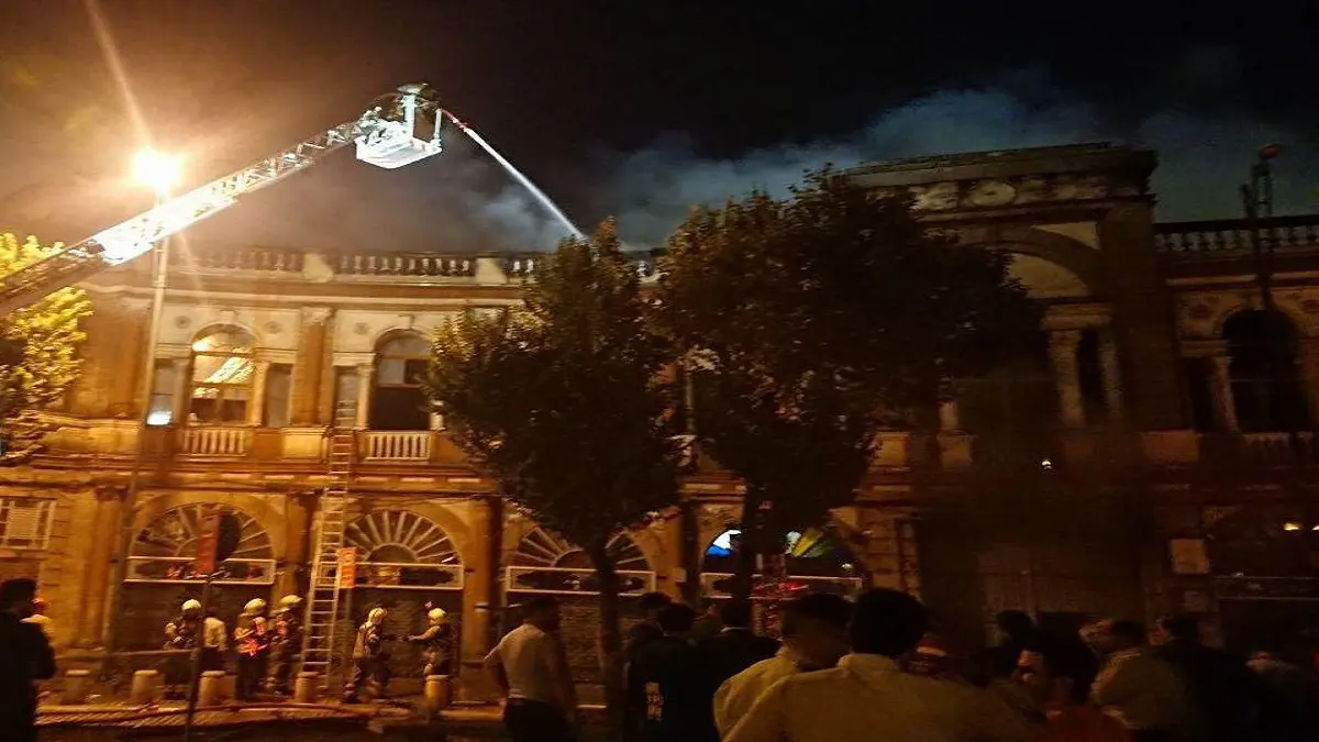 حريق ضخم في سوق تاريخي بطهران يلتهم العديد من المخازن والمحال ‎ (فيديووصور)