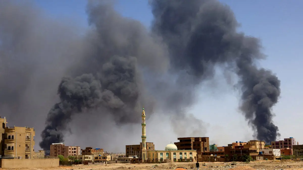 قصف مبان شهيرة.. اشتعال الاشتباكات مجددًا في محيط قيادة الجيش السوداني