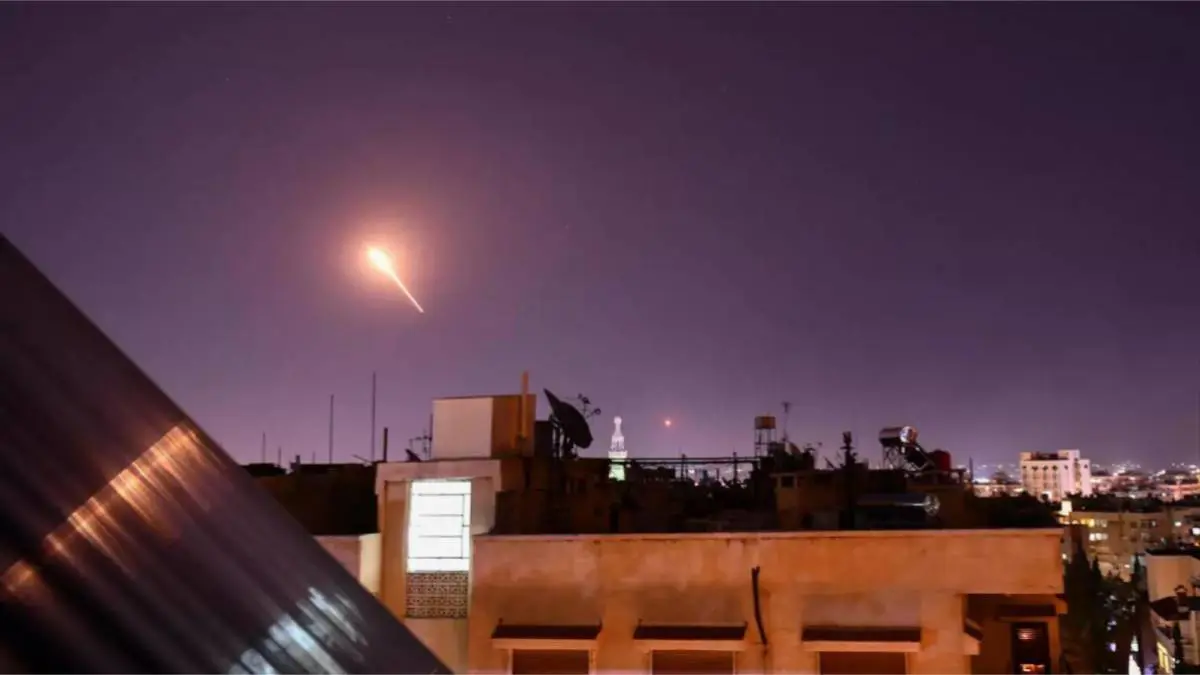 قصف إسرائيلي يستهدف مواقع عسكرية في جنوب سوريا 