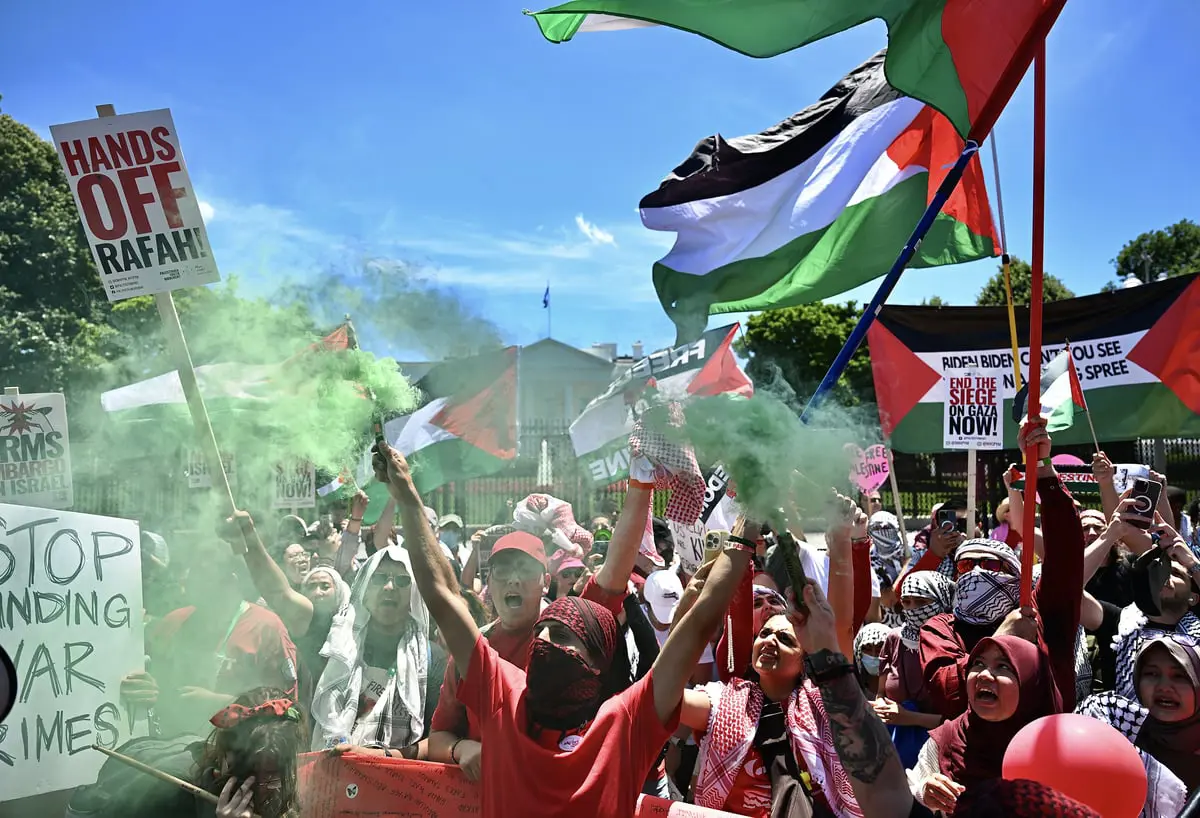 أمام البيت الأبيض.. متظاهرون لبايدن: خطك الأحمر في غزة "كذبة" (صور)