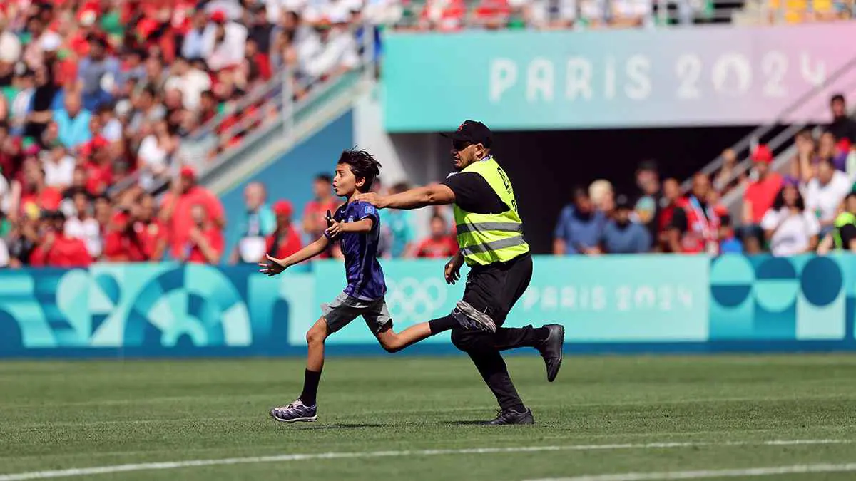 بلال الخنوس يخطف الأنظار خلال مباراة المغرب والأرجنتين بهذا التصرف (فيديو)