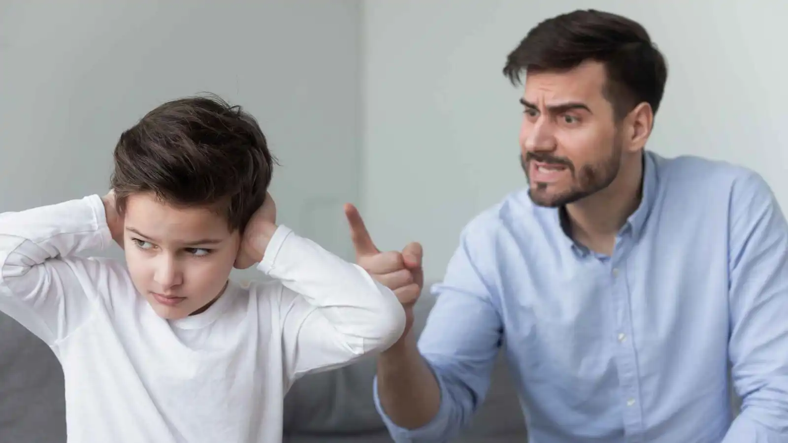 الصراخ لا يربّي.. خبيرة تحذر من آثار نفسية خطيرة على الأطفال