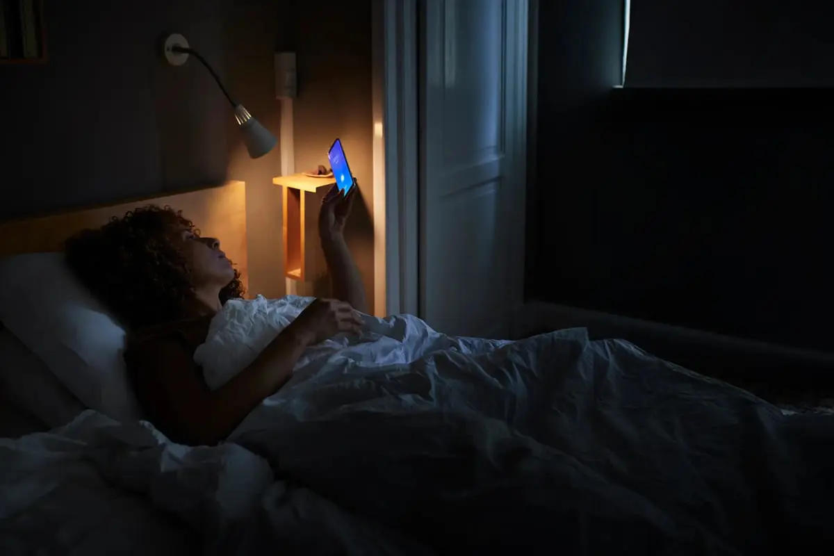 حيلة ذهنية بسيطة قد تساعدك على النوم بسهولة (فيديو)