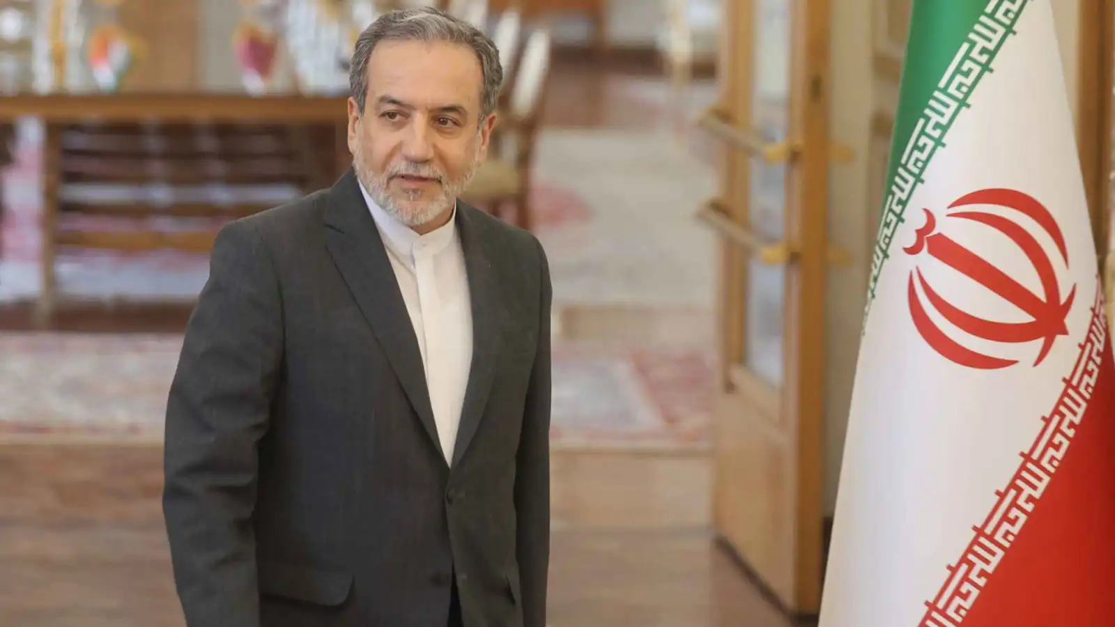 إيران تعود إلى الطاولة.. مباحثات نووية "حساسة" تحت تهديد العقوبات