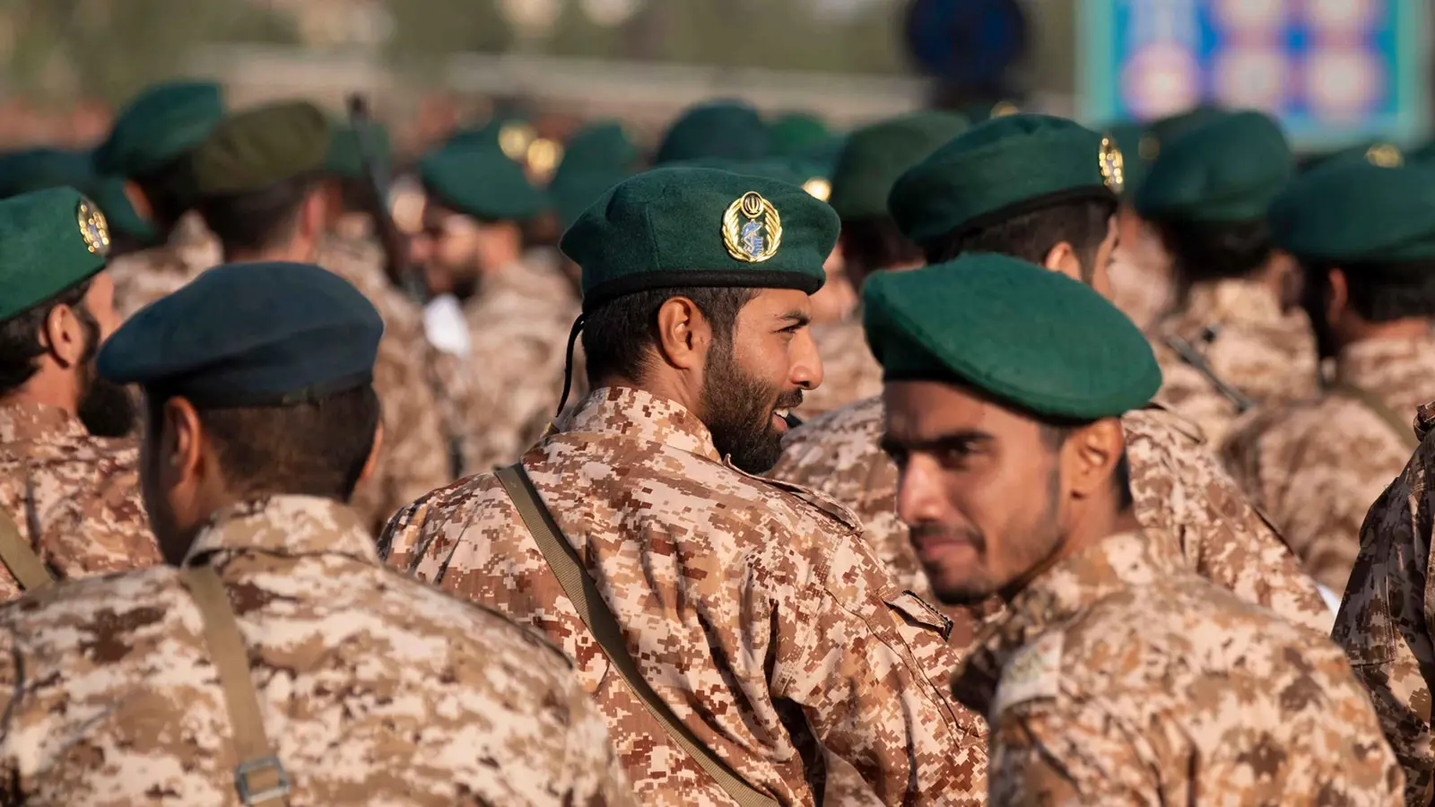 "تمرد في الظل".. هل بدأ تصدع الجيش الإيراني من الداخل؟