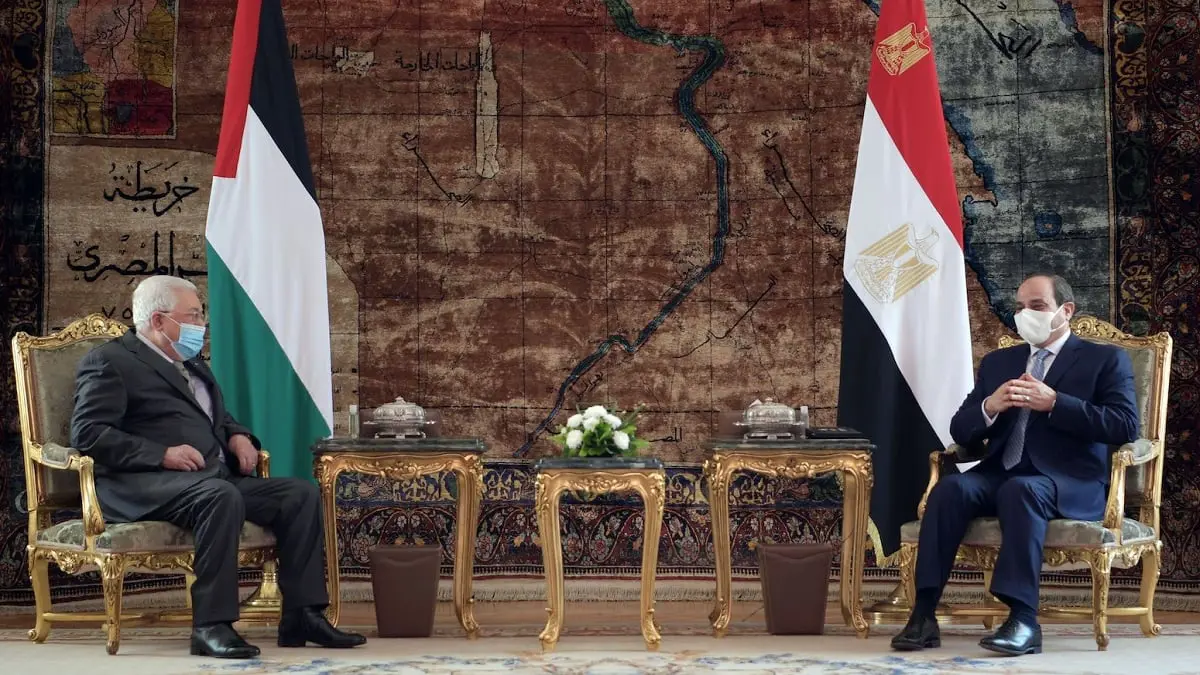 السيسي لعباس: القضية الفلسطينية ستظل لها الأولوية في السياسة المصرية