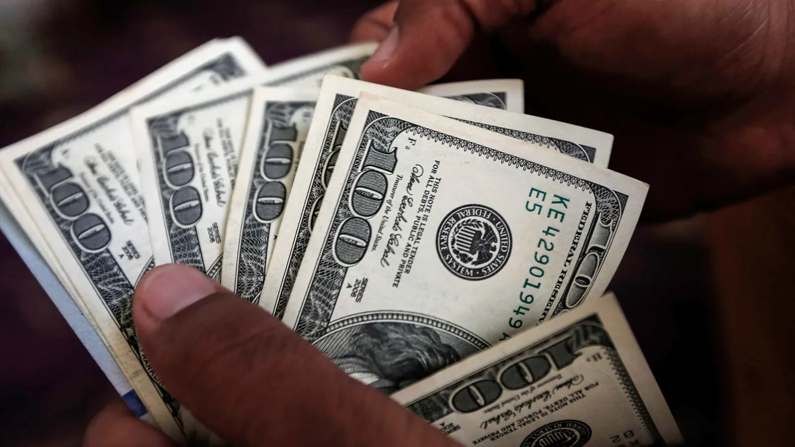 وزير يمني يكشف تفاصيل نهب الحوثيين 20 مليار دولار من الأموال العامة