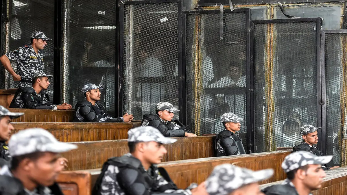 مصر.. السجن 3 سنوات لـ17 متهما بـ"أحداث قسم شرطة العرب"