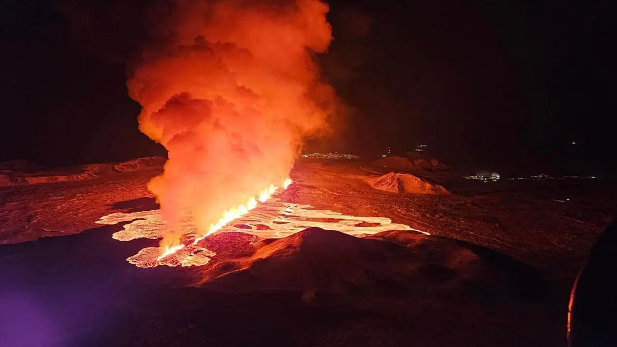 ثوران بركاني للمرة الثالثة خلال شهرين في شبه جزيرة بأيسلندا (فيديو)