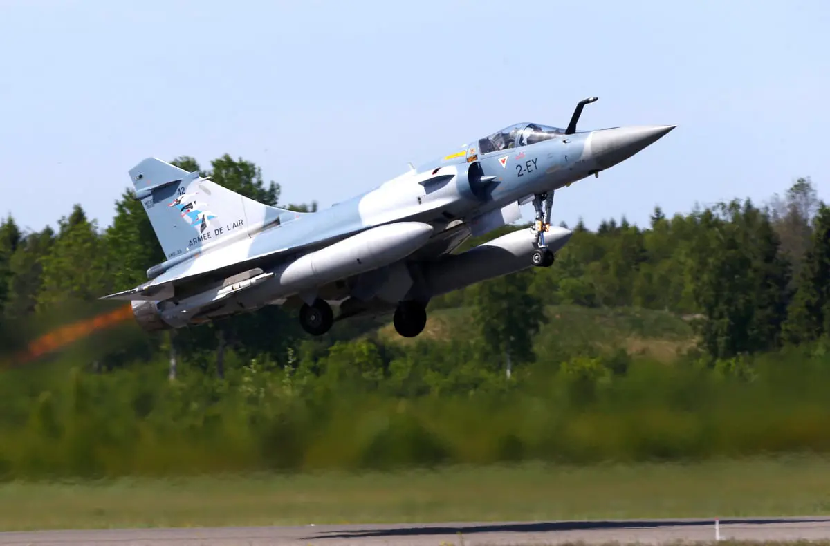 فرنسا تقرر تزويد أوكرانيا بمقاتلات "ميراج 2000-5"