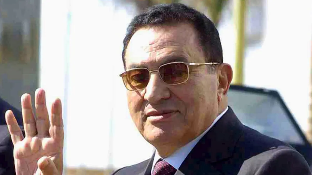 علاء مبارك يشعل جدلا بنشره فيديو عن والده الراحل (فيديو) 