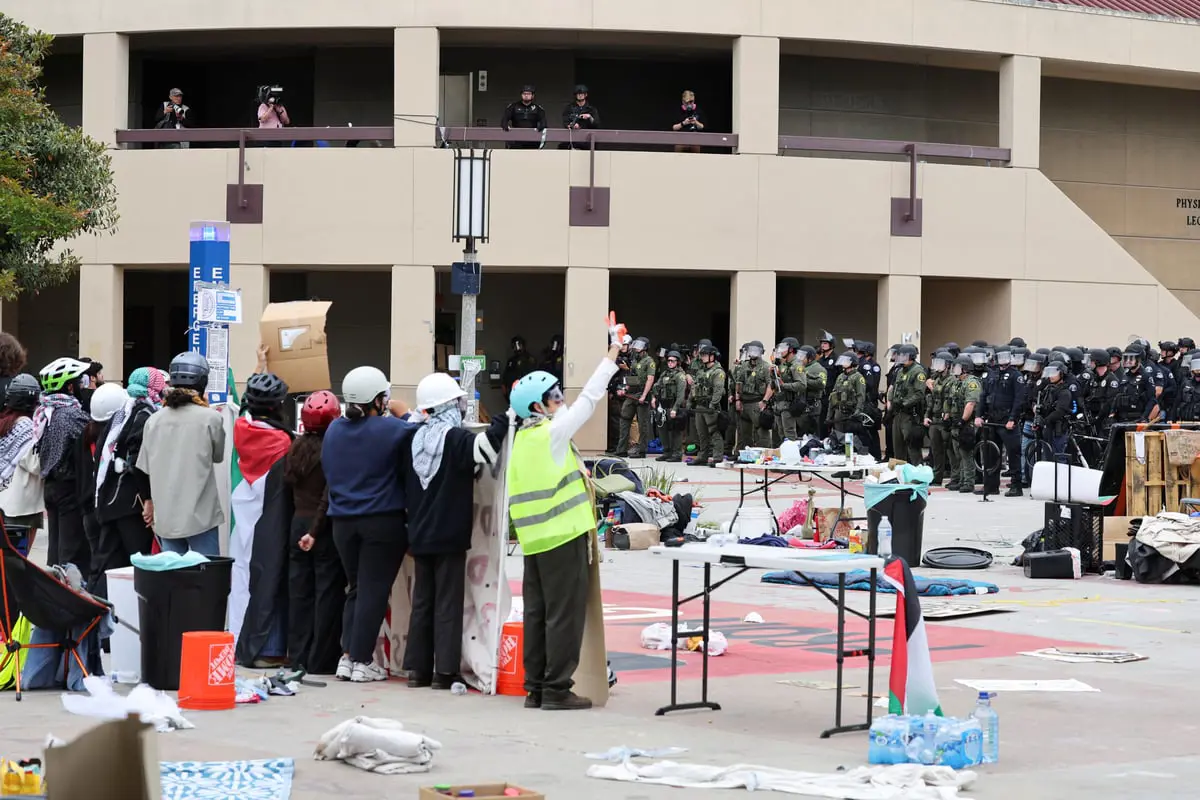 مؤيديون لفلسطين يسيطرون على مبنى بجامعة كاليفورنيا في إيرفين (صور)