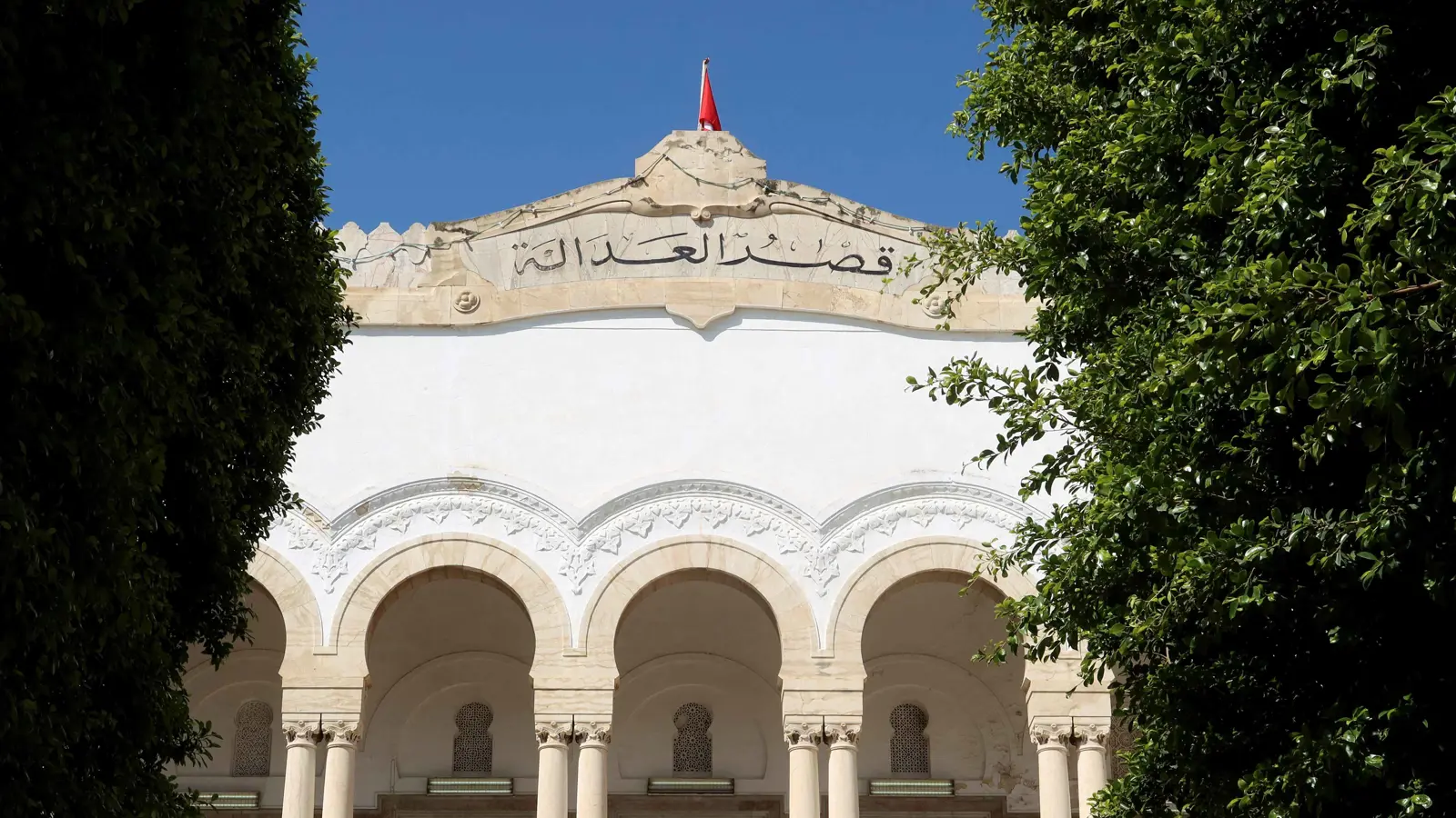 بلا محكمة دستورية.. أين يسير المشهد السياسي في تونس؟