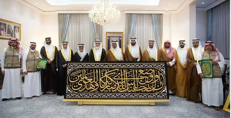 أثناء مراسم التسليم