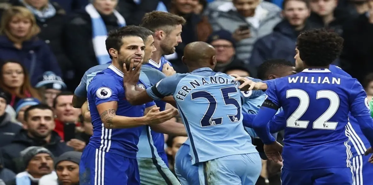 كاميرا خفية تكشف كواليس معركة مانشستر سيتي وتشيلسي (فيديو)