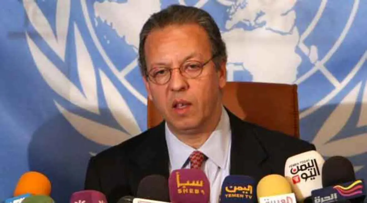 بنعمر يغادر اليمن بشكل "مفاجئ" قبيل الإعلان الدستوري