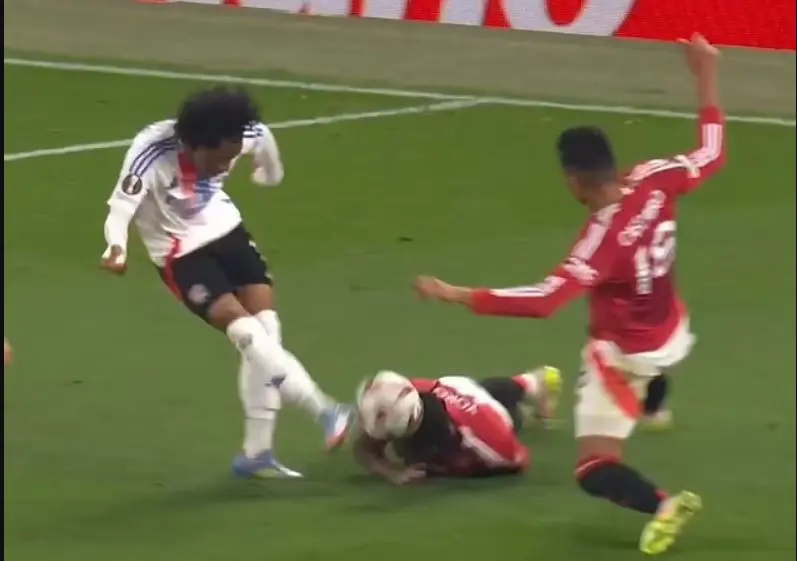 إنقاذ ليني يورو لاعب مانشستر يونايتد