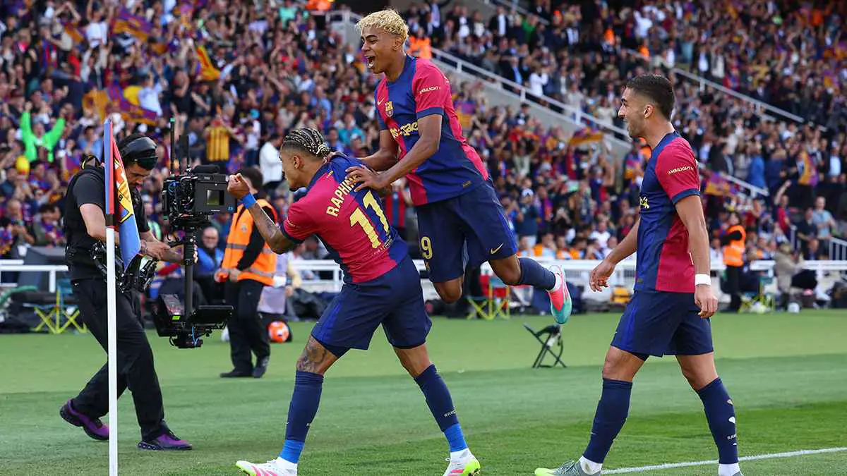 برشلونة يقلب الطاولة على ريال مدريد ويلامس لقب الدوري الإسباني