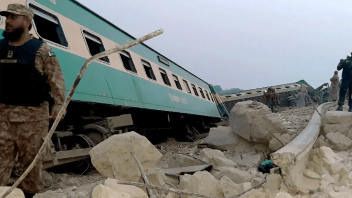 34 قتيلا على الأقل إثر حادث قطار في باكستان