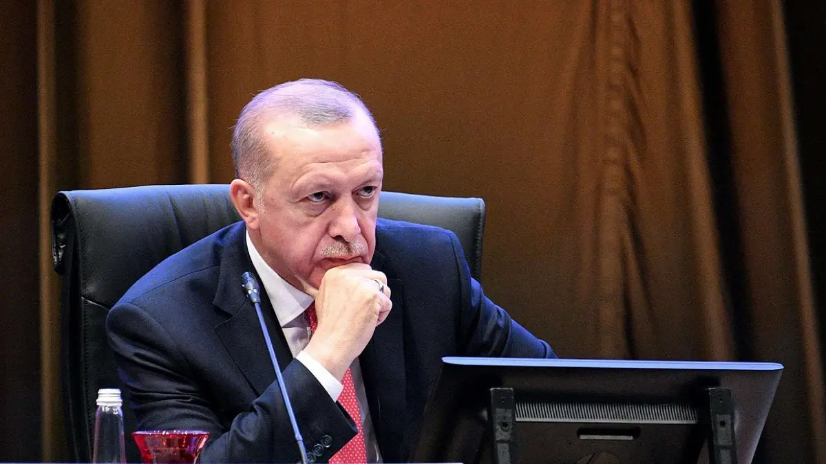 لماذا يسعى أردوغان إلى السيطرة على أكبر بنك في تركيا؟