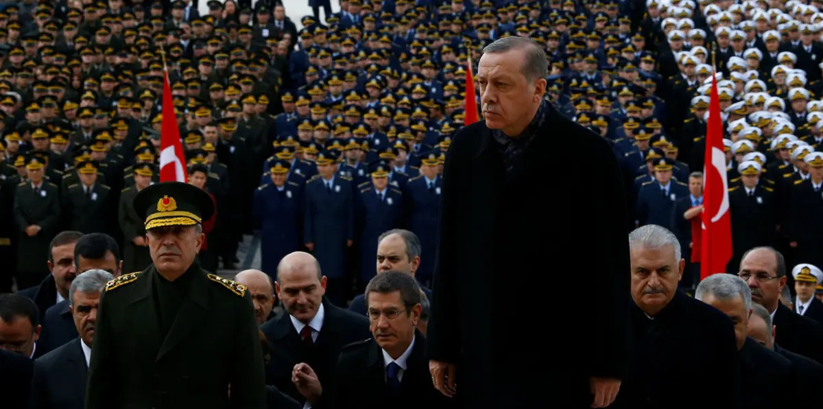 عشية الذكرى الأولى لمحاولة الانقلاب.. أردوغان "ينتقم" من قواته وموظفي الدولة